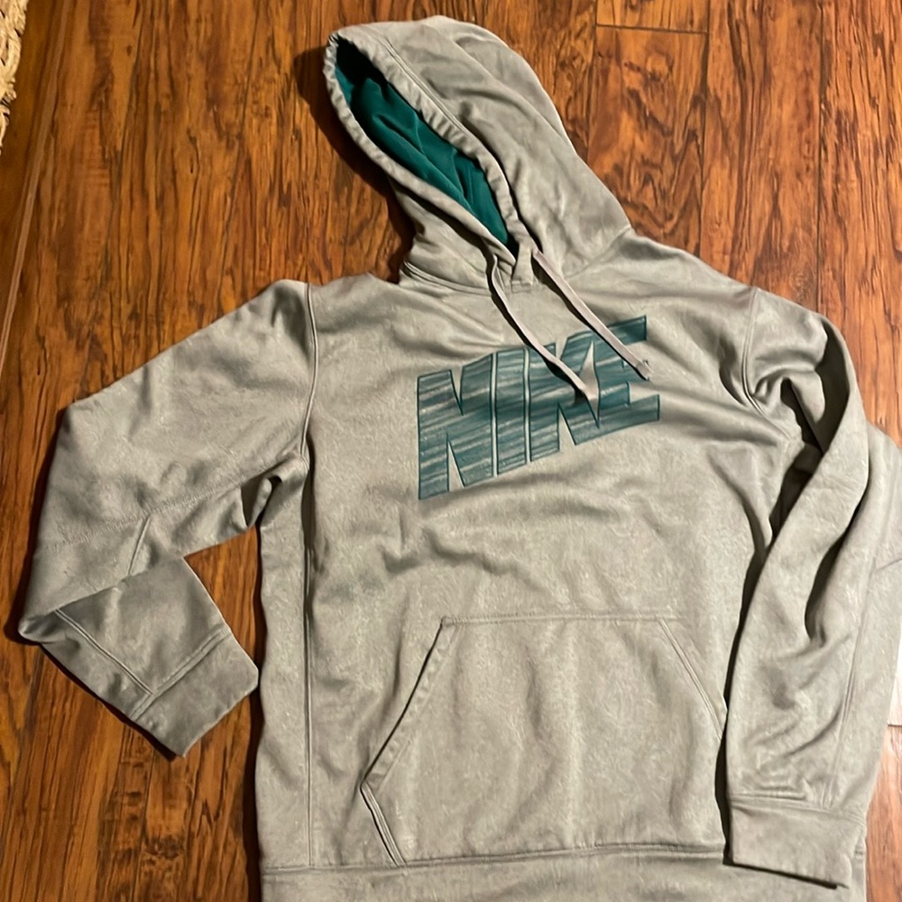 Men’s Nike sweatshirt